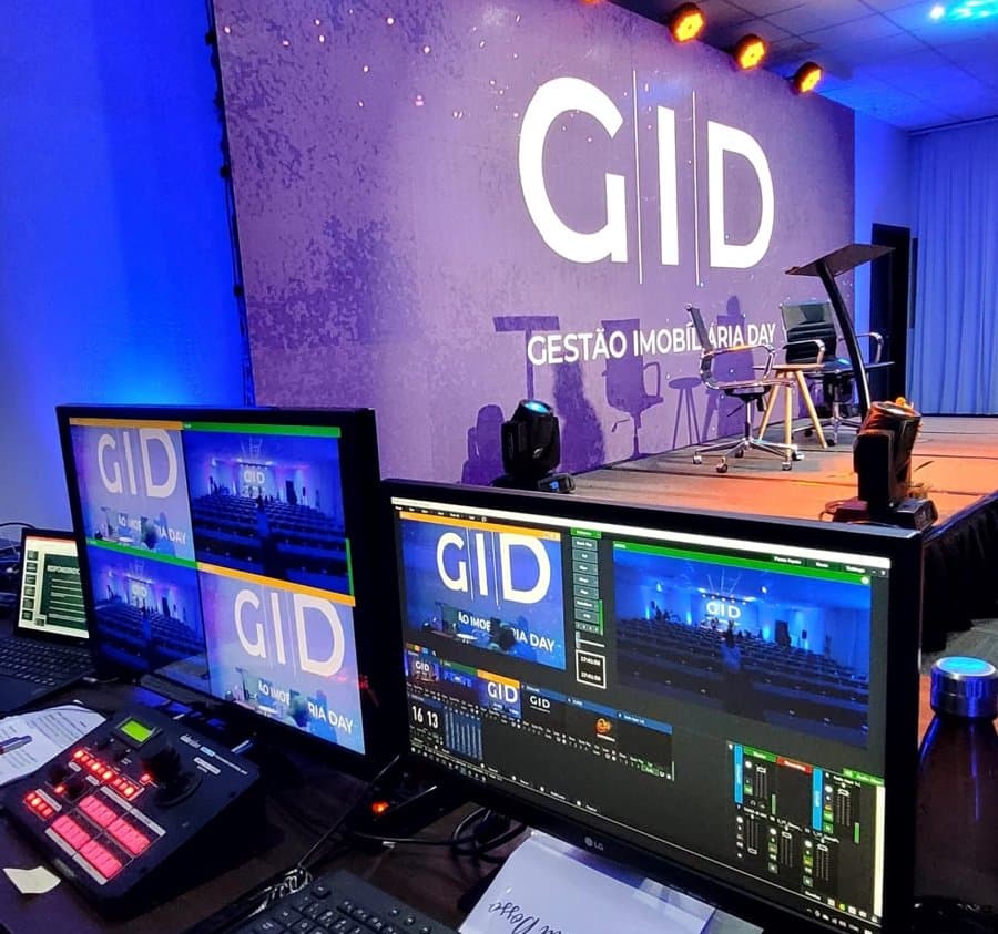 Controle técnico de transmissão ao vivo em evento